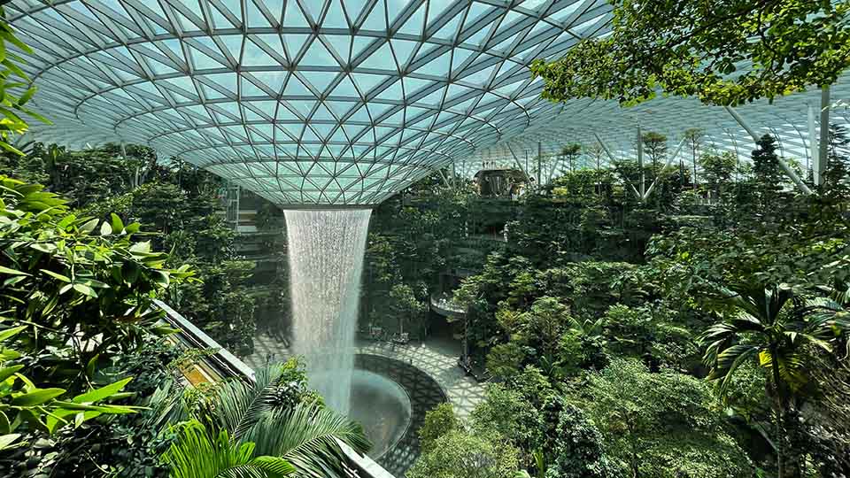 Singapore_Changi_960x540 The Jewel Rain Vortex is the worlds tallest indoor waterfall and located at Changi Airport, Singapore