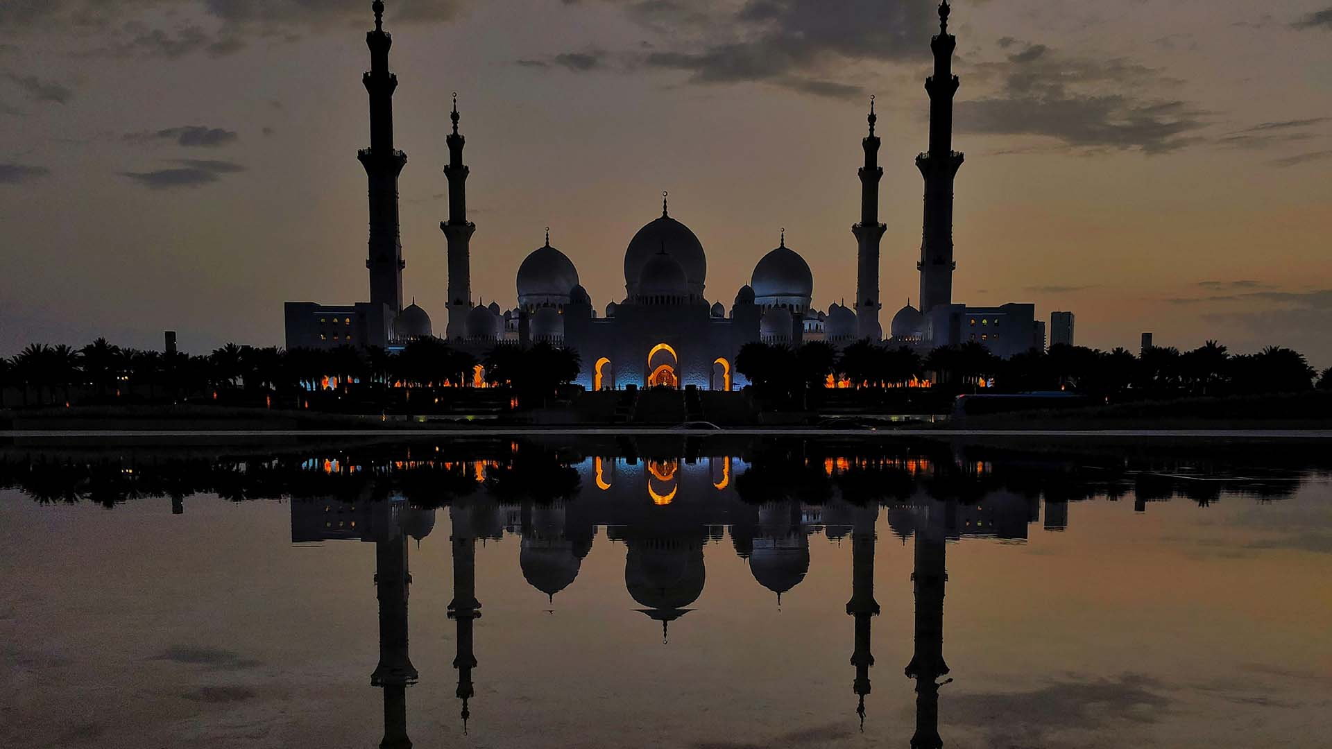 The spectacular Sheikh Zayed Grand Mosque in Abu Dhabi, United Arab Emirates